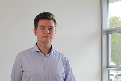 Vincent Haude, B.Sc., Masterstudent und wissenschaftlicher Mitarbeiter im Themenbereich Industrielle Elektronik und Messtechnik. Foto: IMMS. Portraitfoto