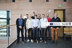 Gruppenfoto in einem Gebäude