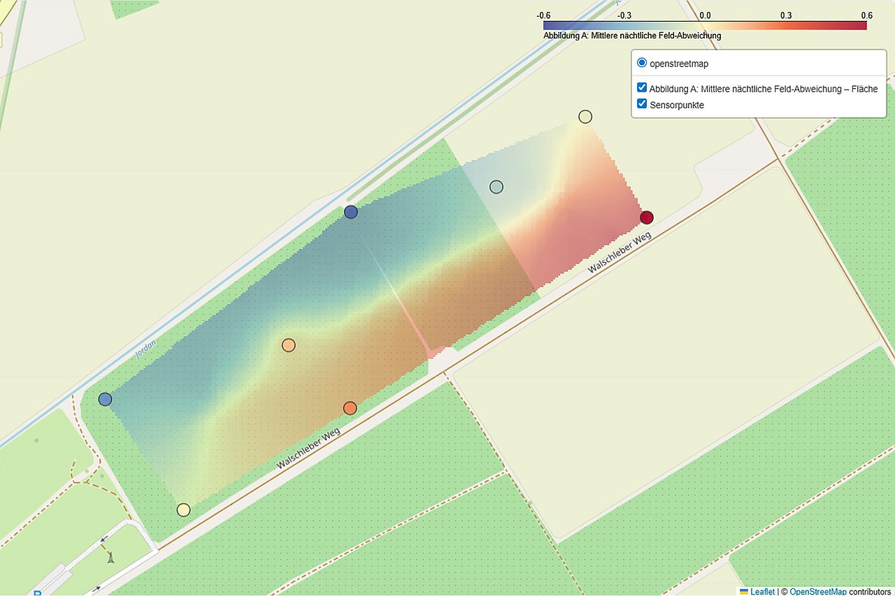 Darstellung der Feucht-Temperaturverteilung auf einer Obstanbaufläche. Feucht-Temperatursensoren messen die Temperaturverteilung im Schlag und können so Hinweise auf „Kaltluft-Spots“ geben. Quelle: OpenStreetMap/IMMS. Landkarte mit 8 eingezeichneten Punkten für die Sensoren. Farbverläufe stellen die Temperaturverteilung auf der Fläche dar.