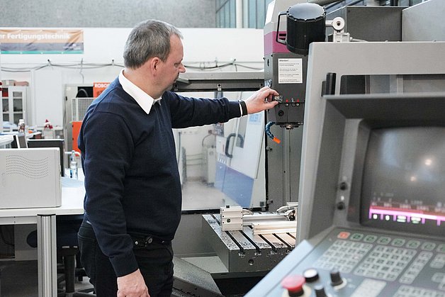 Das Nachrüsten drahtloser Sensorik ist einer von vielen möglichen Schritten, Industrie-4.0-Technologien einzuführen. Foto: IMMS.