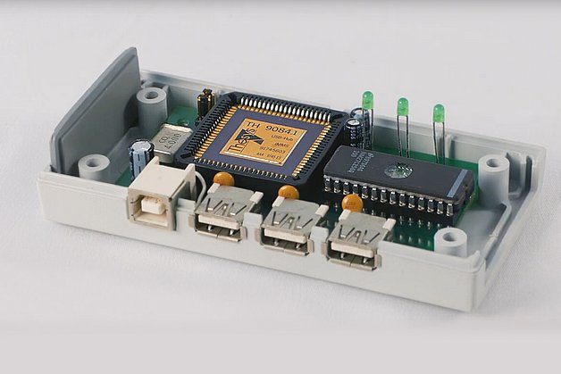 Prototype of the USB hub developed in one of the first transfer projects started at IMMS in 1996. Photograph: IMMS.