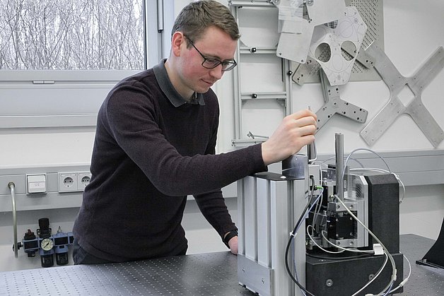 Vorarbeiten für ein hochdynamisches Antriebssystem zur mehrachsigen Bearbeitung von Objekten mit Nanometer-Präzision. Foto: IMMS.
