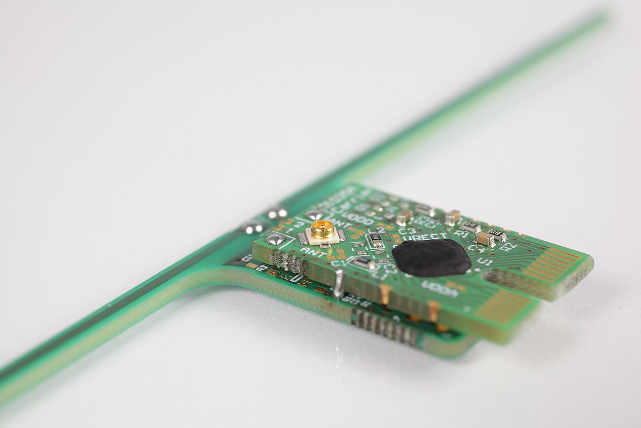 Testaufbau für Voruntersuchungen zur Erforschung von UHF-RFID-Sensor-Transponder-ICs mit neuartiger Speichertechnologie für smarte Sensorik-Anwendungen in der Logistik. Foto: IMMS.