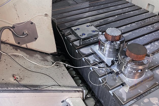 In the KIQ project, we investigated solutions for embedded AI and, on this basis, implemented an AI-based retrofittable and cost-effective solution for quality assurance of cutting tools. Photograph: IMMS.