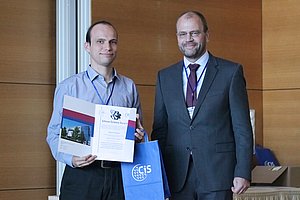 Jakob Hampel (IMMS) und Geert Brokmann (CiS e.V.) bei der Preisverleihung des Silicon-Science-Awards des CiS.