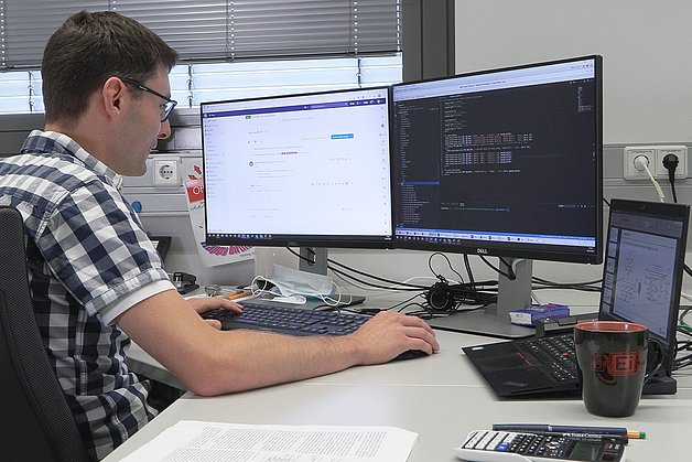 Work on AI-based methods for the design of integrated circuits. Photograph: IMMS.