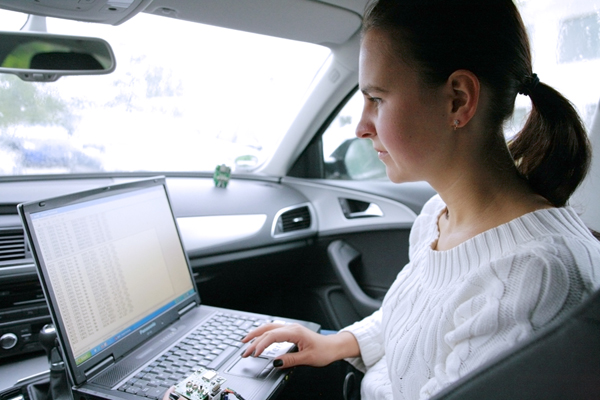 Graduate testing wireless sensor networks in the automotive environment while working on her MSc dissertation, supervised at IMMS. Photograph: IMMS.
