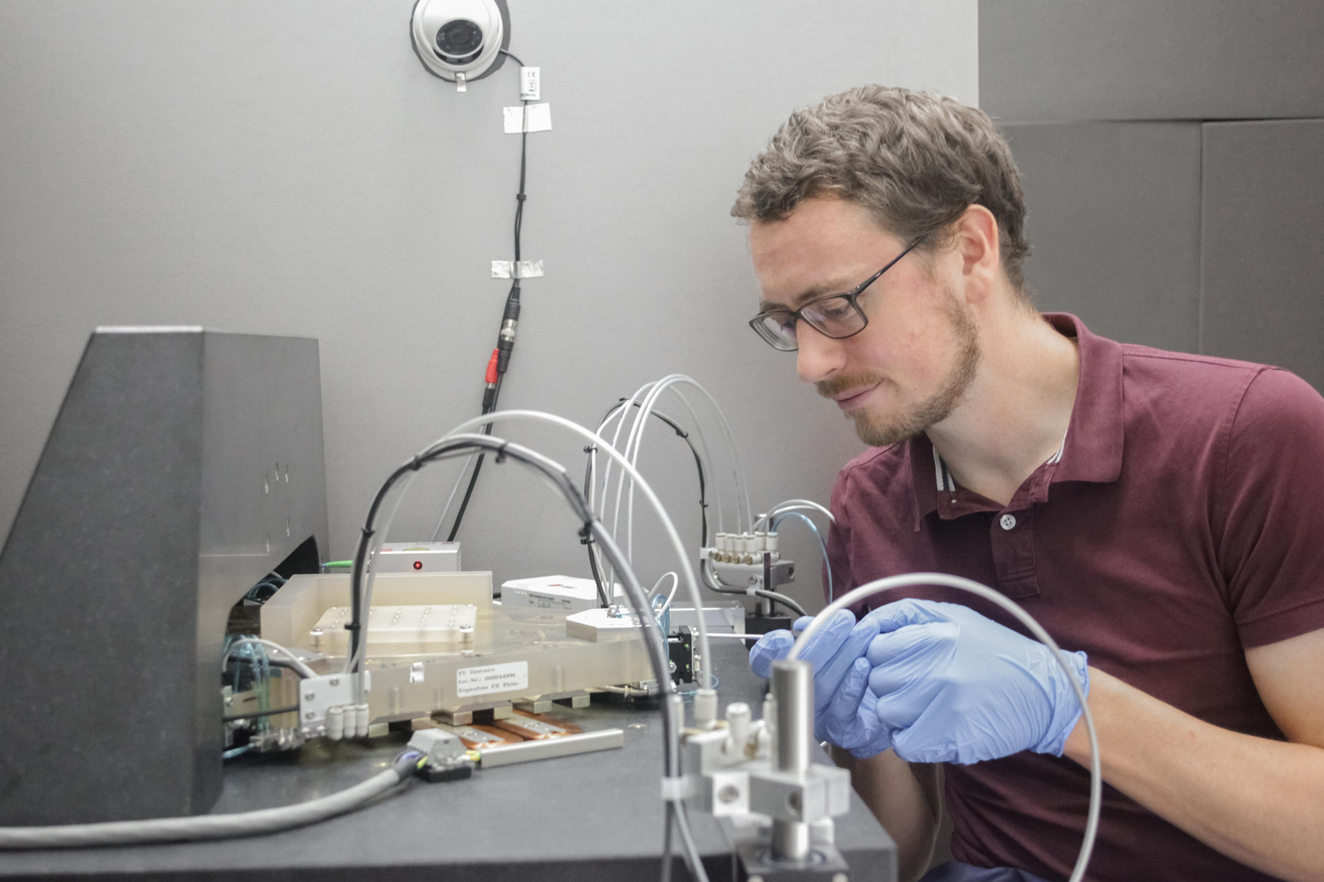 For the development of mechatronic systems, we support you up to manufacturing. IMMS drives are used in semiconductor production worldwide. Photo: IMMS.
